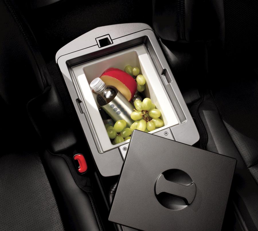 Детали интерьера Lincoln MKT 2011 года  (фото 3 из 8)